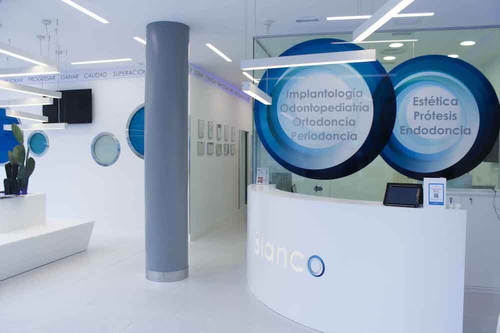 Clínica Salud Dental Blanco Carabanchel Bajo