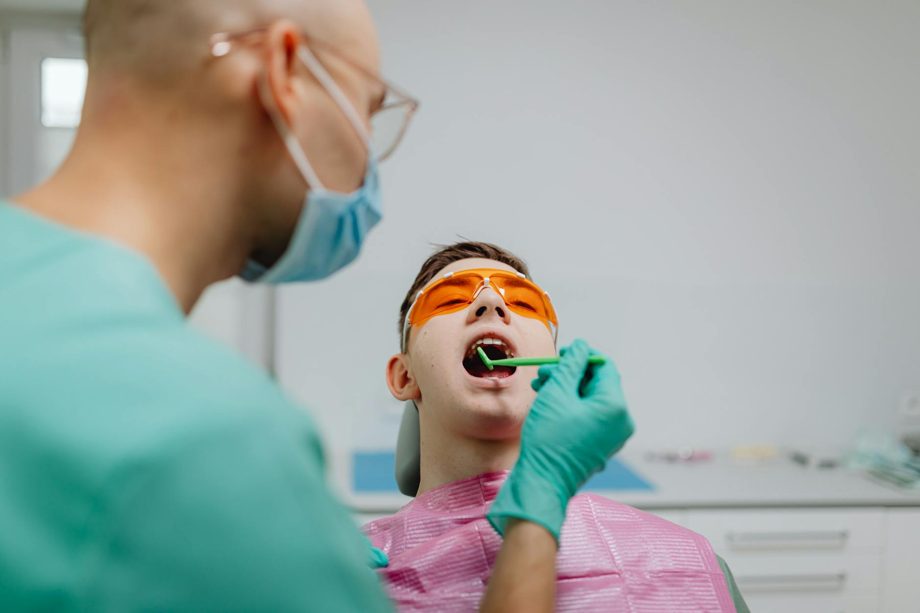 La lengua amarilla puede indicar infección, problemas de higiene o salud. Causas, cuándo es preocupante y cuándo consultar al dentista La lengua amarilla puede indicar infección, problemas de higiene o salud. Causas, cuándo es preocupante y cuándo consultar al dentista