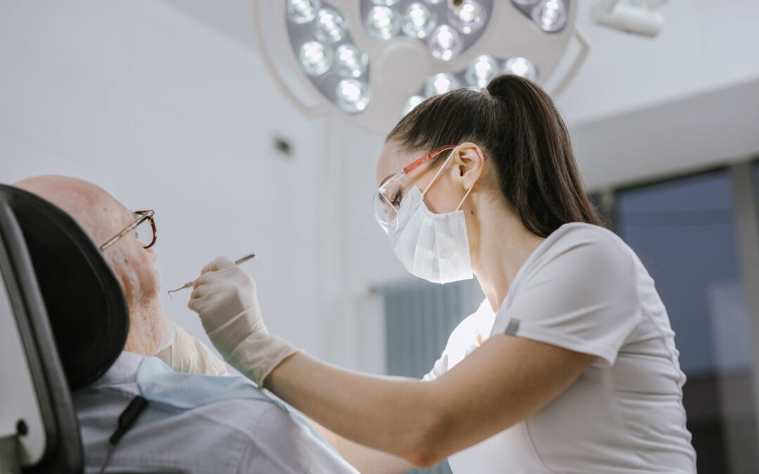 Recuperación tras una extracción dental: cuidados y cuándo consultar