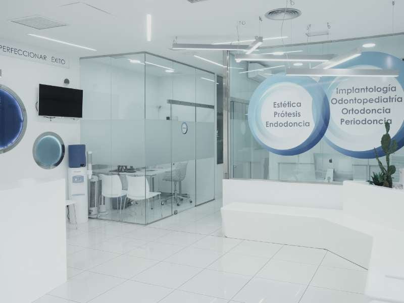 Clínica Salud Dental Blanco en Lucero